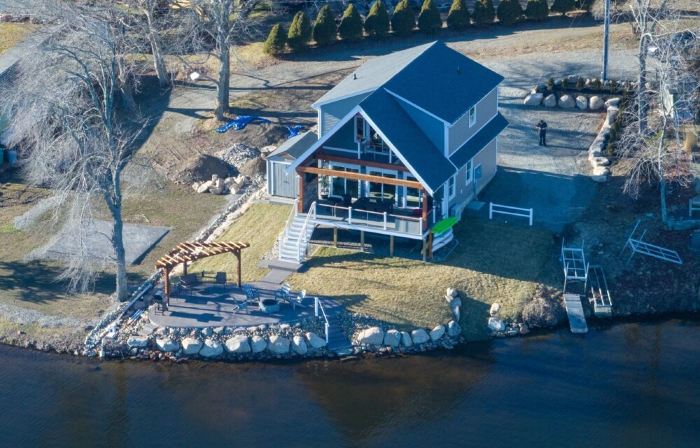 New contemporary lakefront home with breathtaking views w/fun water activities!