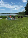 Lake front private Bunkies …accommodates 6 people!