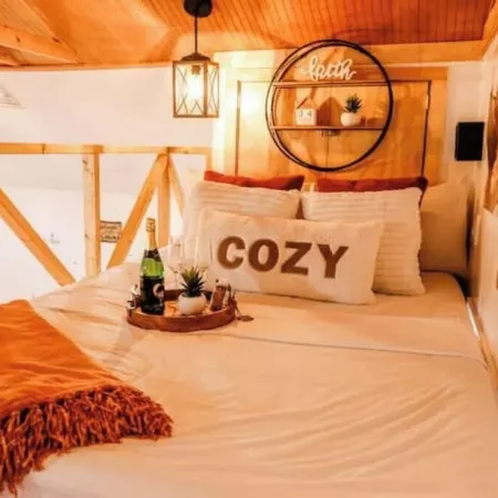 <Modern Cabin in the City> By D&D Vacation Rental