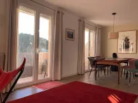 Spacious accommodation between the old town and the arena, between the beach and the mountains.