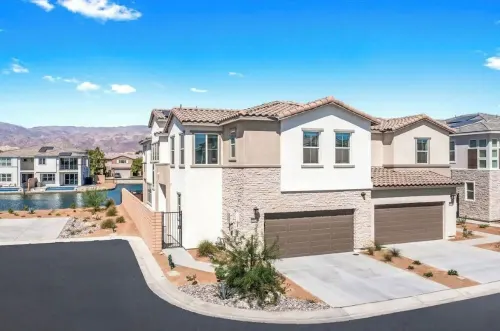 Lakefront Luxury Villa 4 bedroom+loft with Pool