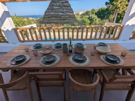 Villa with beautiful sea view and heated pool