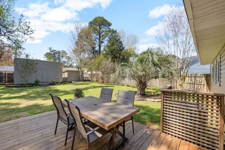 Cozy Mid Century Home 15 min from the beach