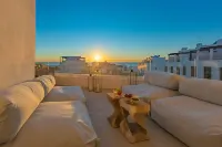 Beautifully designed 2 bedroom apartment with terrace an communal spa