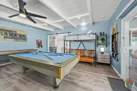Cozy Coastal Hangout-Pool, Spa & Game Night Ready! فنادق في أوسيانسيدي