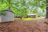 Spacious 4-bedroom house with Fenced-In backyard near UNC and Chapel Hill Hotels in Carrboro