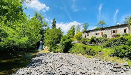 Gîte la Cascade en Bord de Rivière Avec Cascade - Domaine au Chti Ardéchois