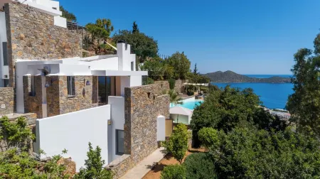 Refined Mediterranean Design with Panoramic Sea Views and Stunning Infinity Pool Отели рядом с достопримечательностью «Спиналонга»