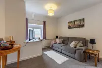 Charming Historic Stay | Cosy Flat with parking!