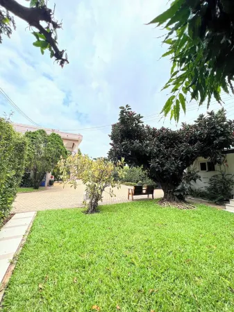 Charming 1-bedroom apartment with AC, WiFi and 24/7 power supply in  Adenta Отели в г. Адента Мунисипалити