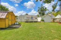 Walk Downtown: Home w/ Yard in Clarksdale - Parking