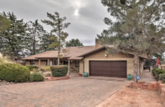 Walk to Trails! Sedona Casita w/ Fire Pit & Views