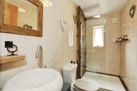 Modern 3-Bed Home near Alton tower Hotels in Blythe Bridge