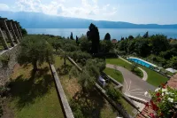 LUXURY VILLA LAKE VIEW WITH POOL AND GARDEN