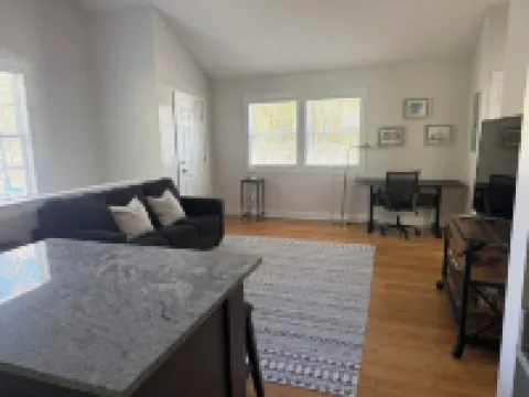 Adorable guest house with private backyard in Mount Pleasant