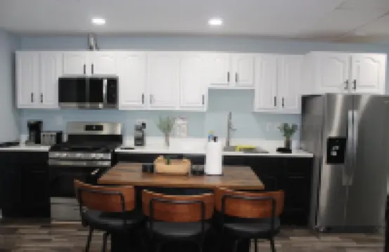 Stylish & Spacious Newark Retreat - Perfect for City Getaways!