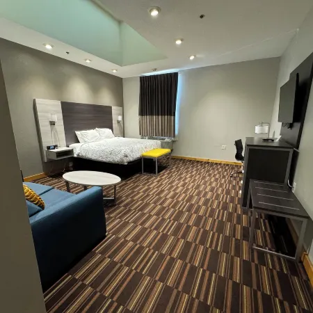HomeTown Inn and Suites Belle Plaine