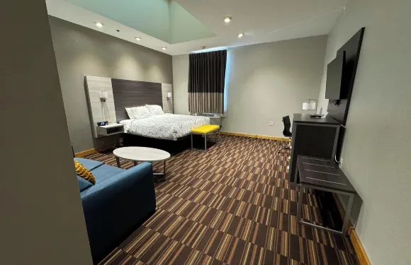 貝萊普萊恩霍姆敦套房酒店