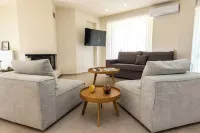 Dream Day VillaCharming 3-bedroom villa with AC, WiFi in amazing Psathopirgos فنادق في Psathopirgos