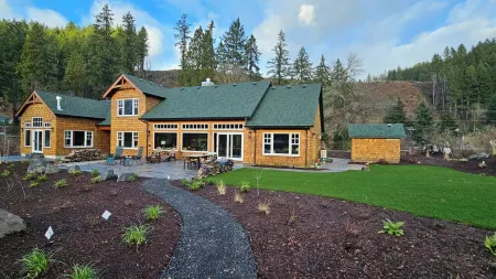 RiverSong - Charming McKenzie Riverside Guest House