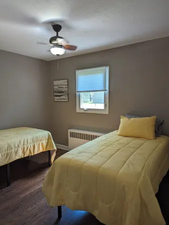 3-bedroom house in charming Riverdale with WiFi, AC. Book now Отели в г. Маклейн