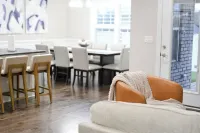 NEW! Home Theater - Game Room - 5BR 3.5 Bath near multiple attractions!