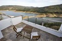 Casa de Nueva Construcción con Vistas al Mayor Embalse de Andalucía Hotel a Iznajar