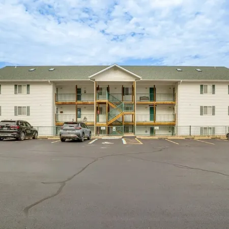 Sunsets & Slips - Waterfront 3BR Condo at Lake of the Ozarks!