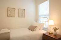 Cozy 2-Story House in Historic Downtown Wilmington. Walk to weddings & concerts!