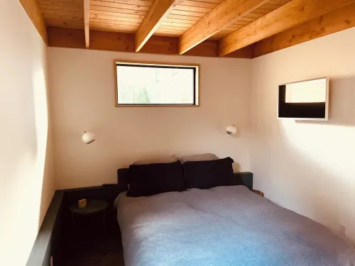 Modern guest house in the vibrant Sabin neighborhood