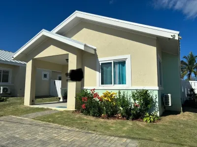 Ocean-Front Villa~ Beach, Pool, Tennis, 24hr Security, Solar, WiFi, Playground 酒店