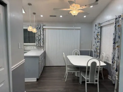 Newly Remodeled Cozy house in Bowie. Near 6flags,FedEx Field,Annapolis,DC.