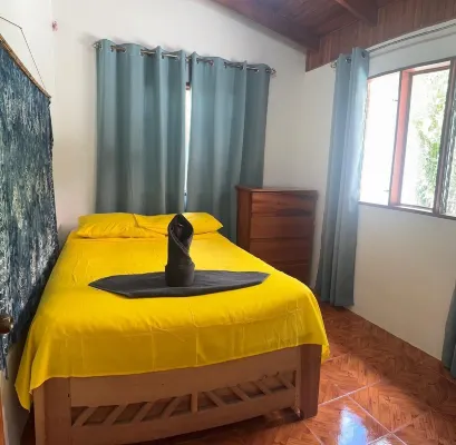 Brisas Del Mar / Fowlers Beach House Hotel di Esterillos Oeste