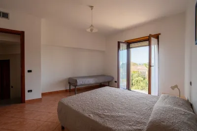 APARTMENT IN THE CENTER OF TORTOLI Spacious and comfortable apartment for 6 people Ta Liesse Church 주변 호텔