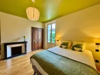 200 metres from the château, charming family home with outbuilding and garden