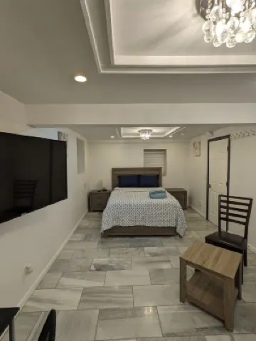 A beautiful house in Brookhaven, Atlanta with a huge back yard, No Pets