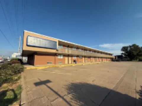 Frontier Inn Hotels in Great Bend