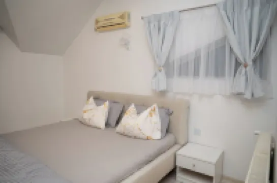 Charming 3-bedroom apartment with WiFi, AC in lovely Lugoj Hotels in 