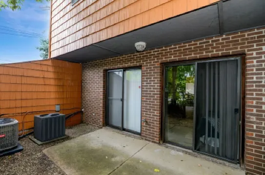 Central 2Br Walk to Summa Near Akron Hospitals/UA