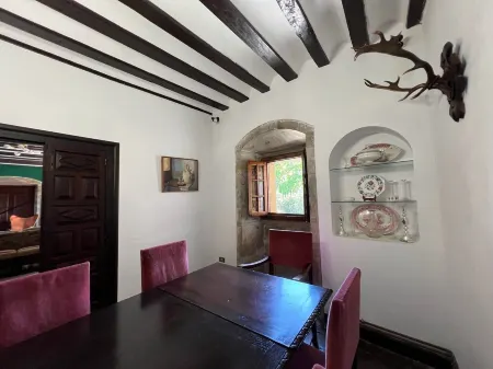 Impressive 18th century farmhouse from Montañes. Отели рядом с достопримечательностью «Royal Ordnance Factory Museum of La Cavada»