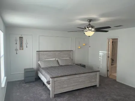 Charming 4-bedroom house with AC, WiFi in serene Little Elm Отели в г. Литл-Элм