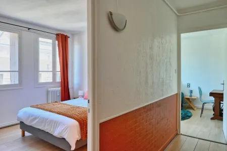 "L'authentique" - hyper center - lovely terrace! Отели в г. Безье