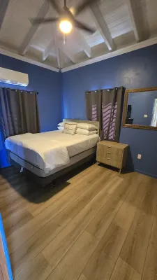 Sunset Escape Villa, 2 bedroom, hot tub, outdoor shower! Plan your Escape now! โรงแรมใน