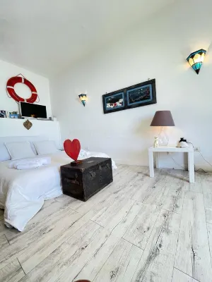 Mini apartment with charming window overlooking the sea quiet and relaxing. Hotels near Stromboli