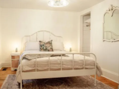 Beautiful Old Home by the Beach Hotels in Kings County