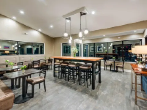 ガリソン ホテル & スイーツ ドーバー-ポーツマス, アン アセンド コレクション ホテル ドーバーのホテル