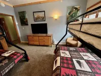 Private indoor pool & hot tub, 10 minutes to Gore, 25 minutes to Lake George