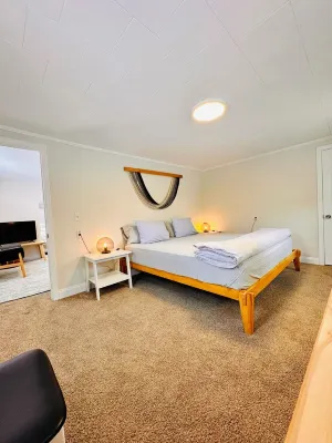 Charming Coastal Escape near Wickford, RI. Close to beaches and coastal charm! Hotels near John H. Chafee Rome Point Preserve