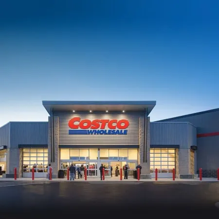 Nordic Oasis near WEM | Hot Tub, 2 Lounges, King Ensuite • Sleeps 10