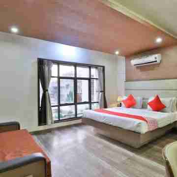 Presidency Studios Vadodara Rooms